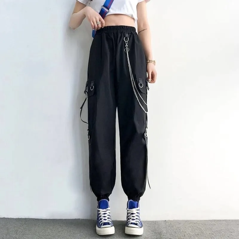 Calça Cargo Preta com Bolsos Corrente