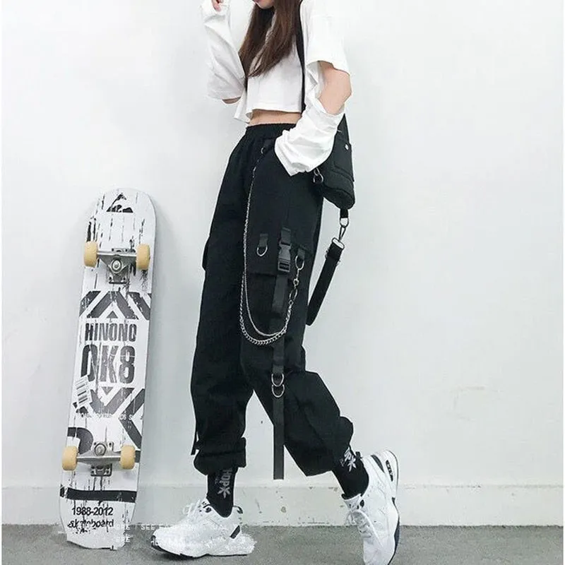 Calça Cargo Preta com Bolsos Corrente