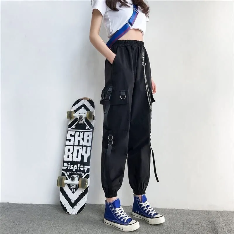 Calça Cargo Preta com Bolsos Corrente