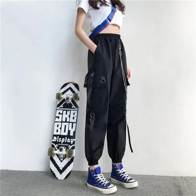 Calça Cargo Preta com Bolsos Corrente