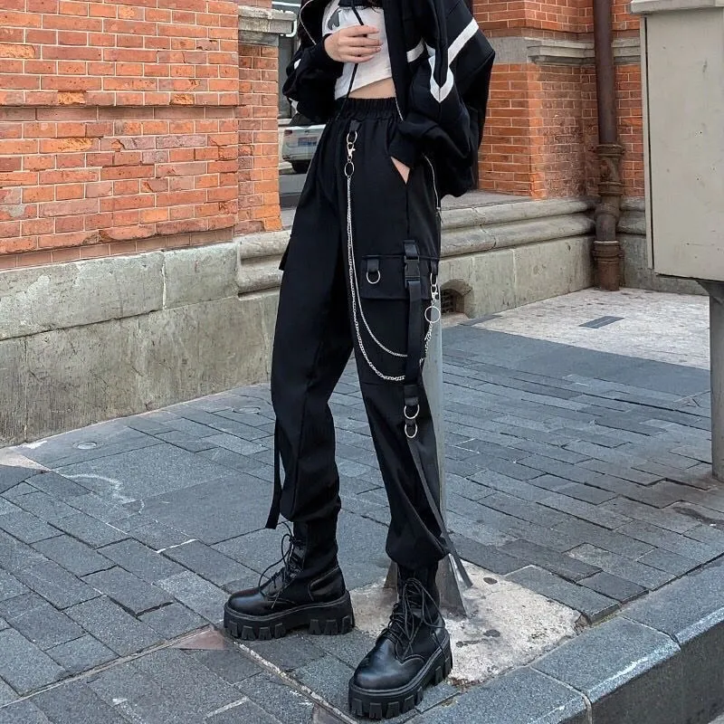 Calça Cargo Preta com Bolsos Corrente