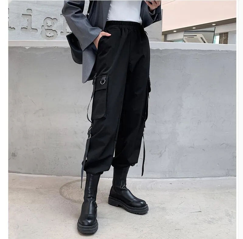 Calça Cargo Preta com Bolsos Corrente