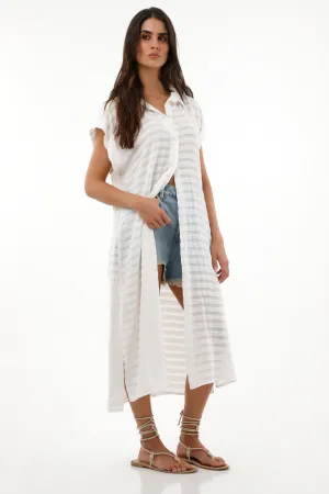 Camisa crudo cuello clásico de silueta larga y manga corta para mujer
