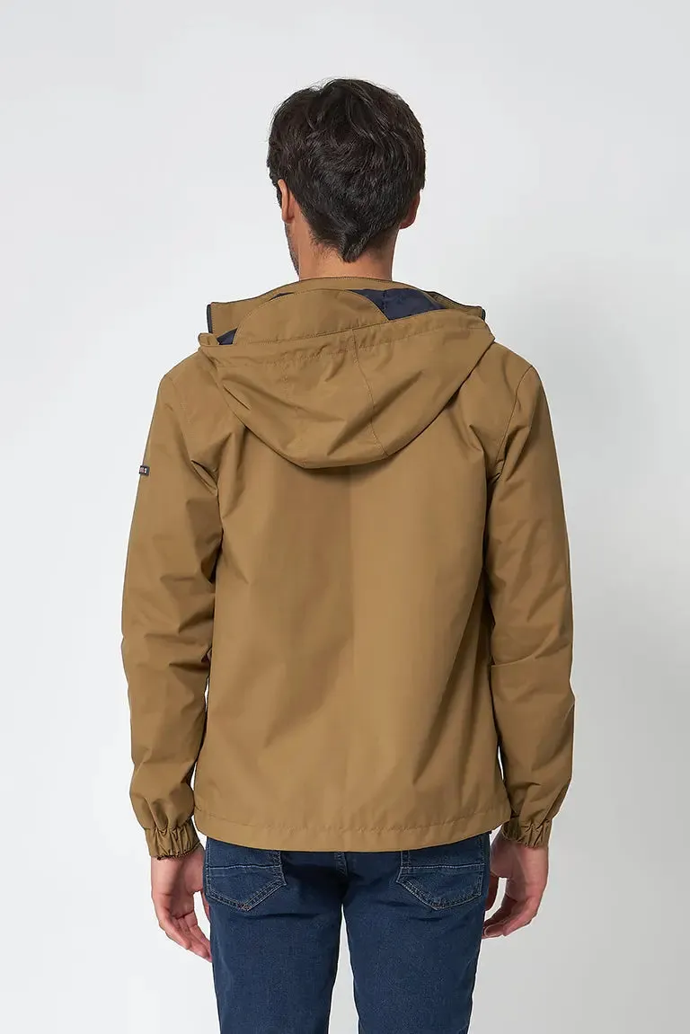 Chubasquero con capucha en nylon 100% waterproof