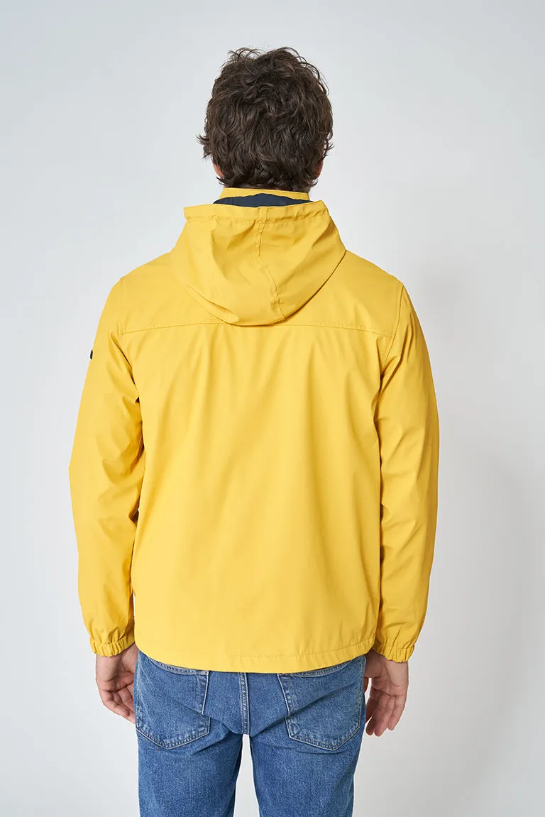 Chubasquero ligero marinero impermeable coordenadas en manga, bolsillo delantero.