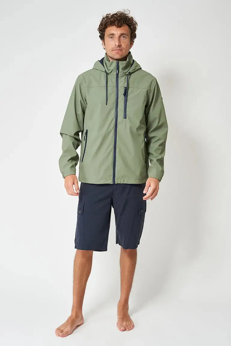 Chubasquero ligero marinero impermeable coordenadas en manga, bolsillo delantero.