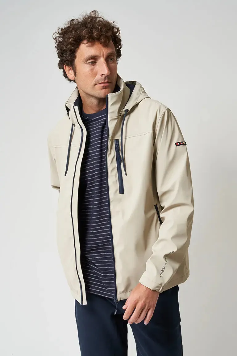 Chubasquero ligero marinero impermeable coordenadas en manga, bolsillo delantero.