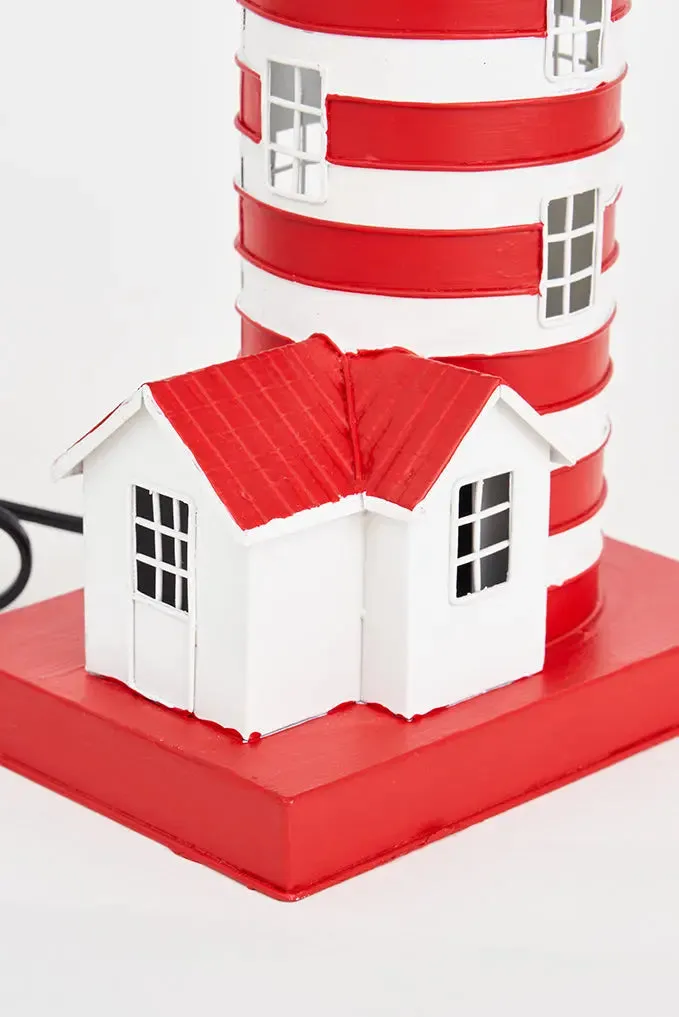 Faro de metal con casa