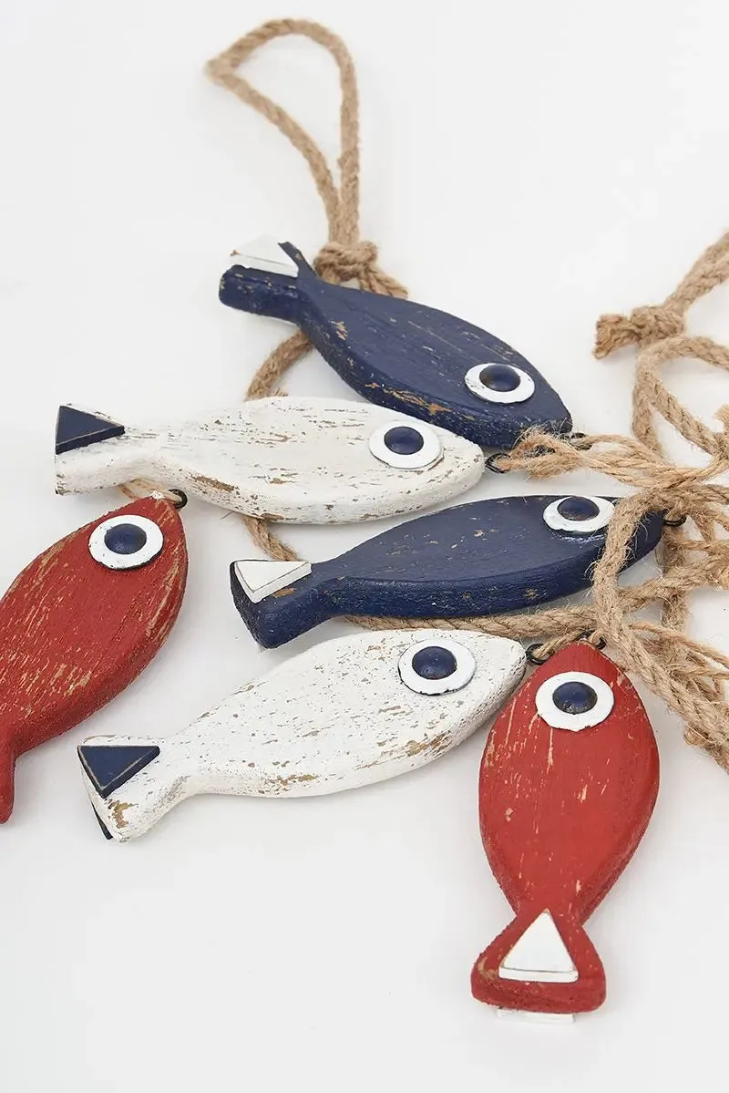 Guirnalda de peces de madera