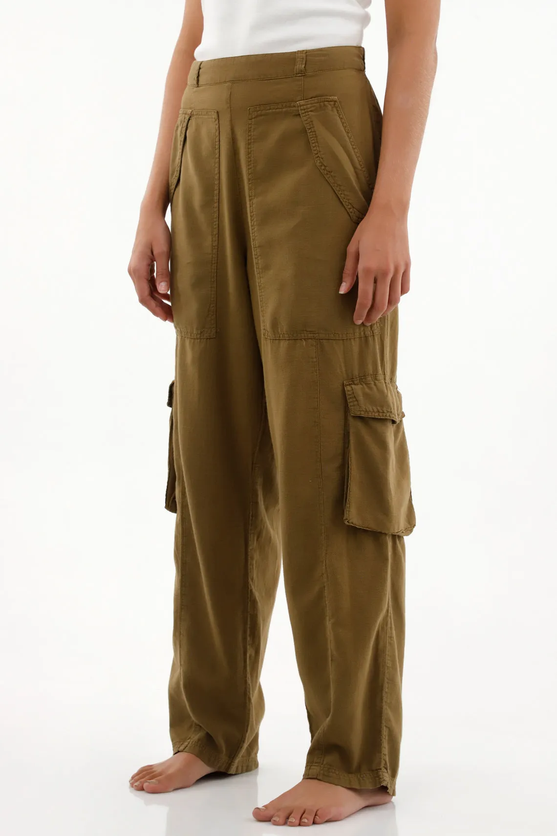 Pantalón oversize de tiro alto con bolsillos cargo para mujer