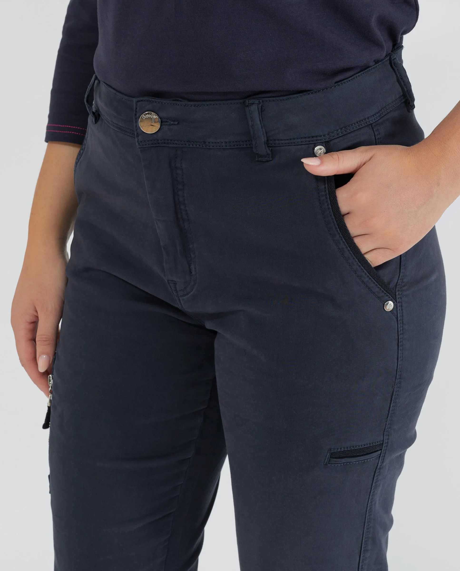 PANTALON CARGO TINTE EN PRENDA AZUL OSCURO