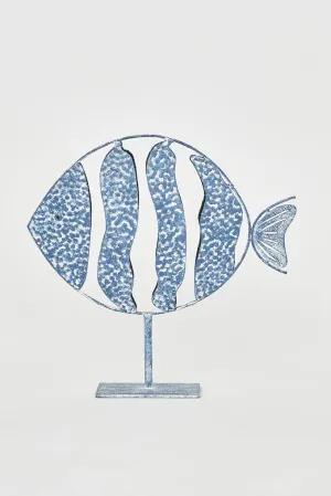 Pez de hojalata con base azul