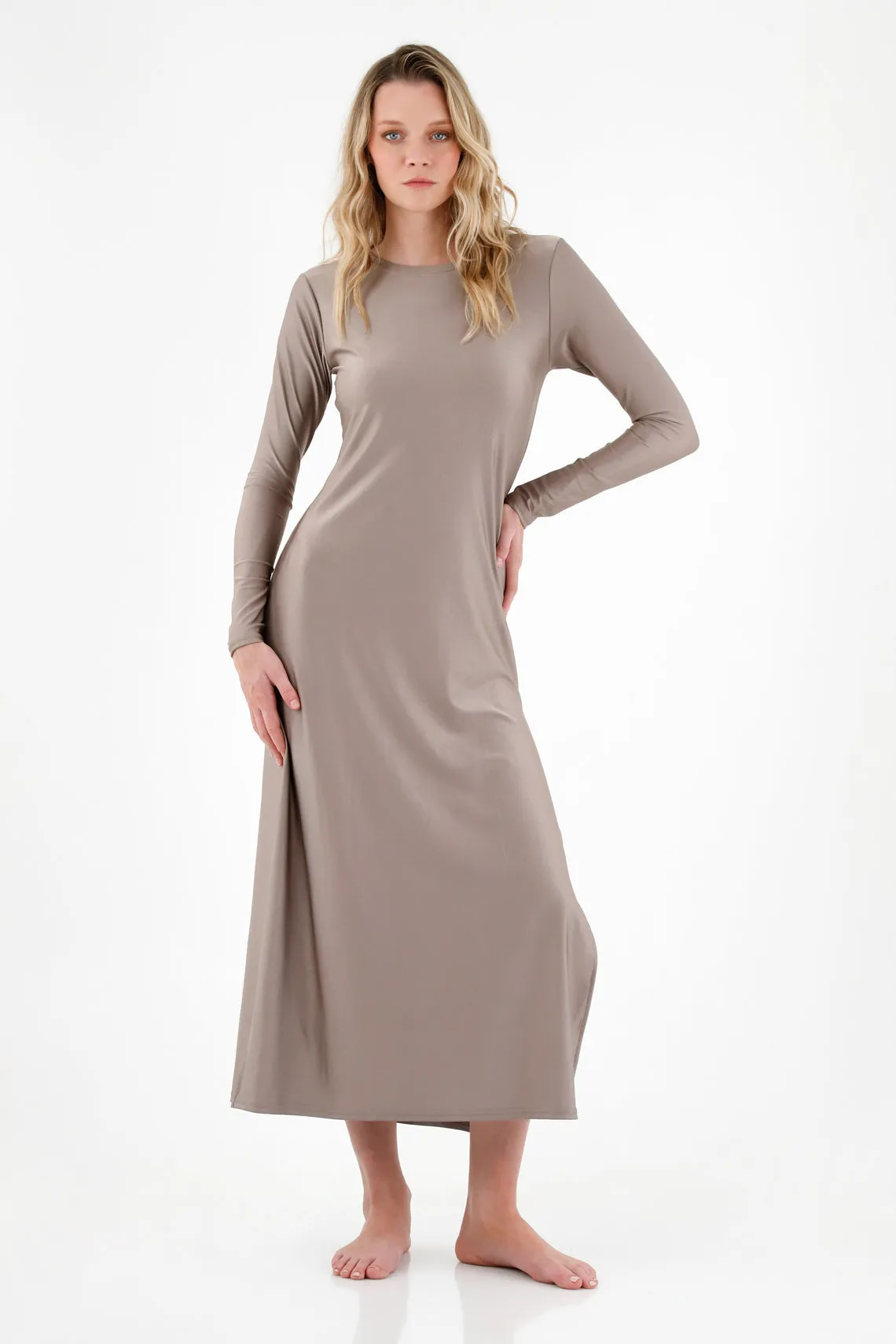 Vestido café con aberturas en costados para mujer